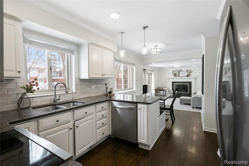 1659 Dennett Lane Rochester Hills, MI 48307 - Photo 9 of 49