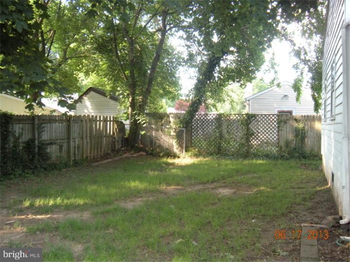 895 Lower Ferry Road Trenton, NJ 08628 - Photo 13 of 15 View in Back