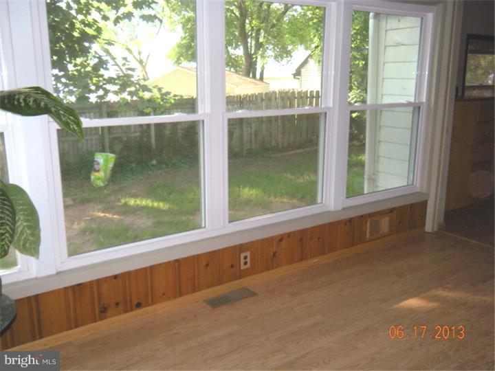 895 Lower Ferry Road Trenton, NJ 08628 - Photo 5 of 15 Sun Room