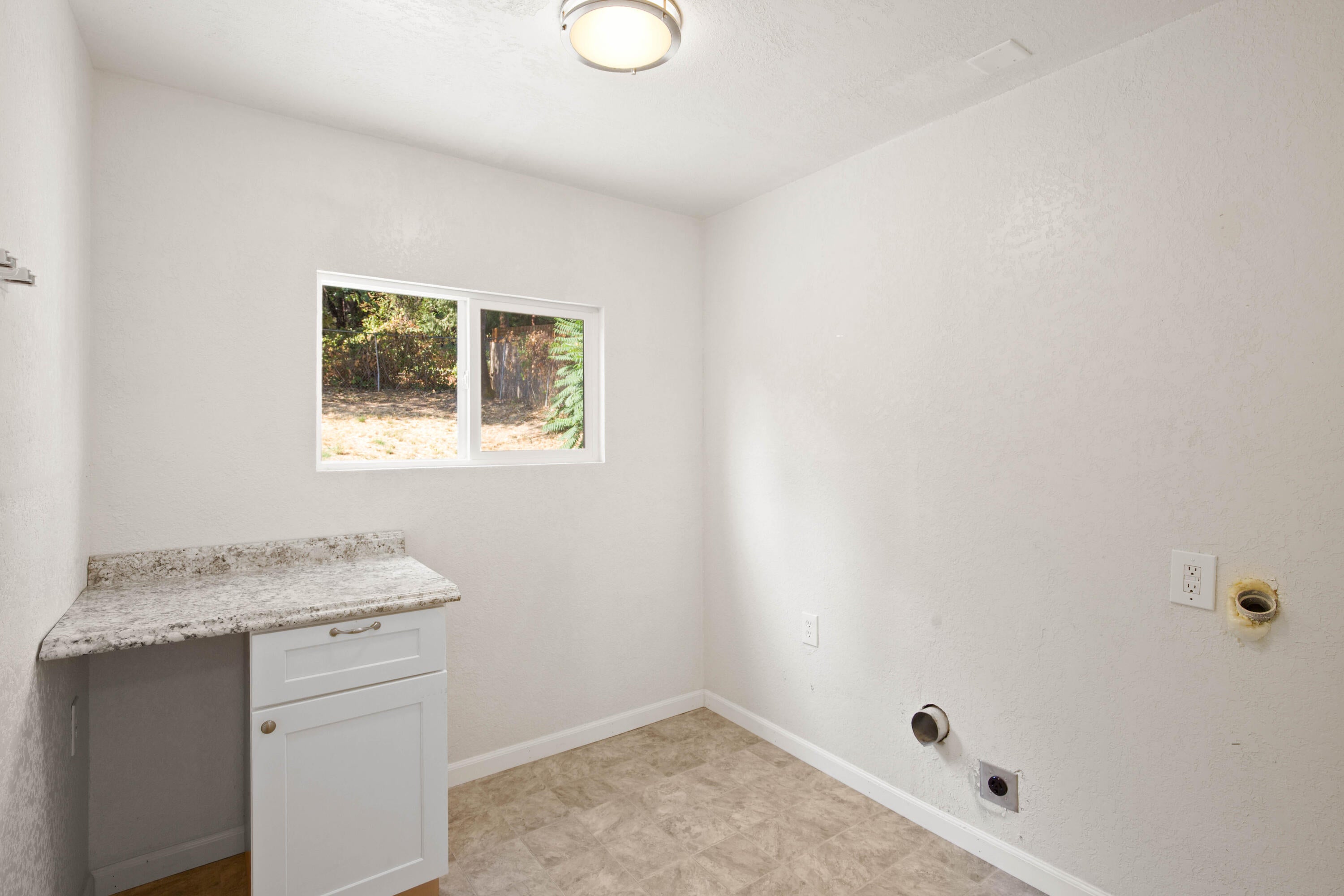 231 Acorn Street Merlin, OR 97532 - Photo 11 of 18 CU9A6108