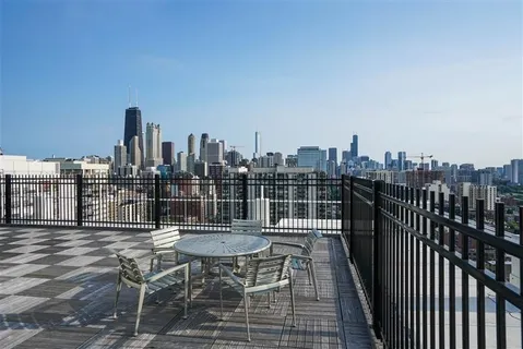 $299,995 | 1460 North Sandburg Terrace, Unit 2106A, Chicago, IL 60610