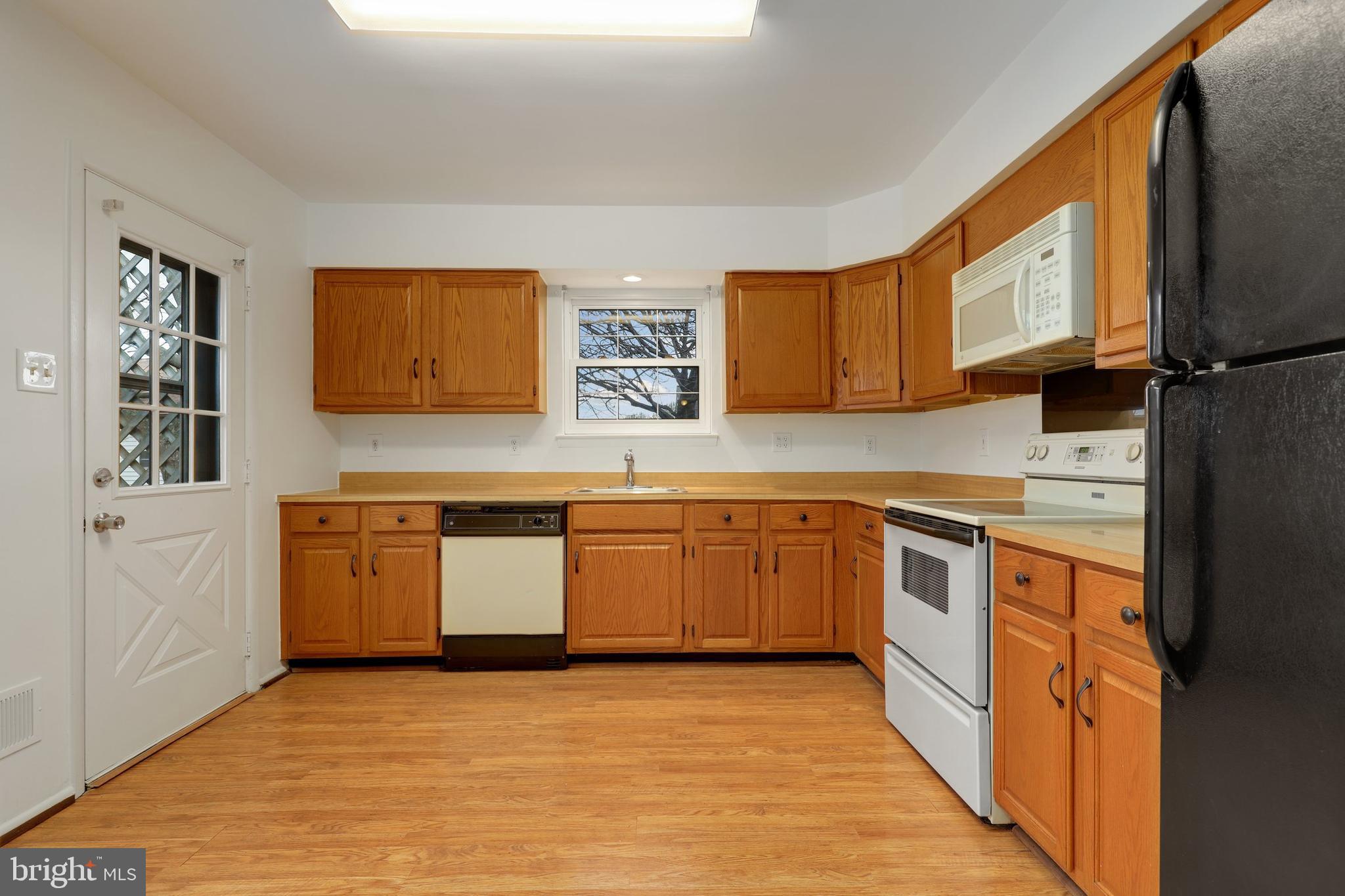 5652 Sandy Court Frederick, MD 21703 - Photo 12 of 35 a kitchen with stainless steel appliances granite countertop a stove a sink and a microwave