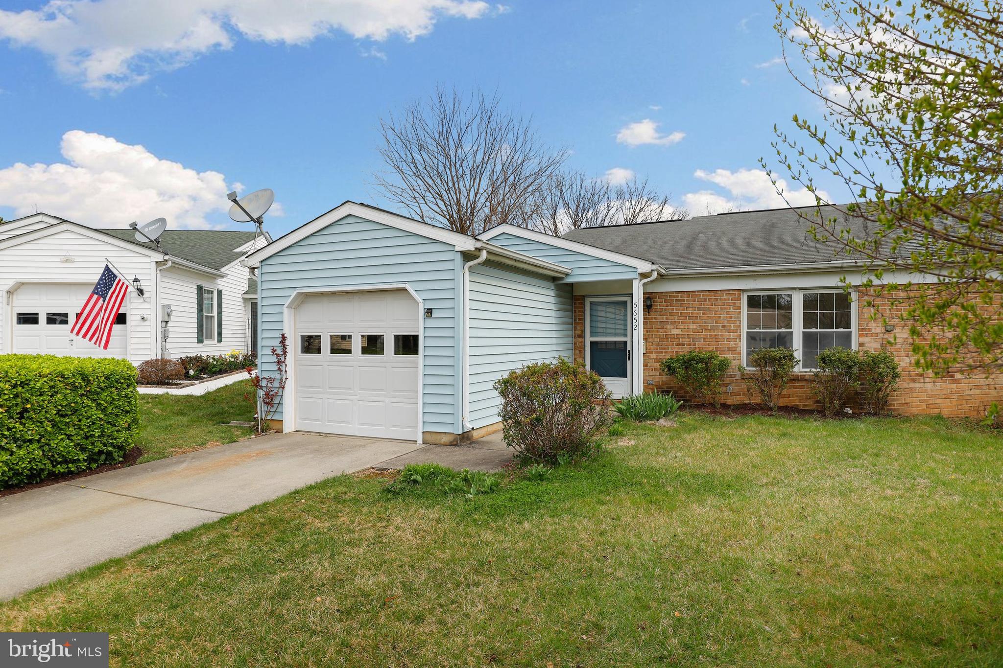 5652 Sandy Court Frederick, MD 21703 - Photo 2 of 35 a front view of a house with garden