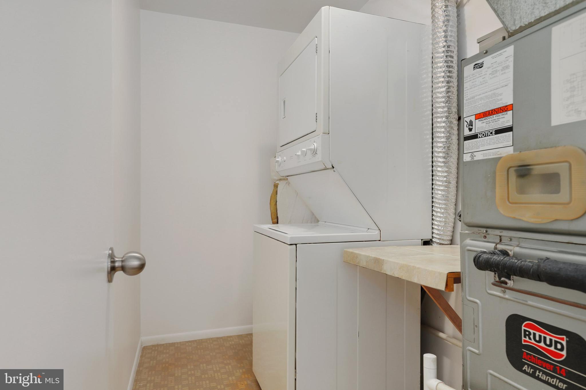 5652 Sandy Court Frederick, MD 21703 - Photo 21 of 35 a utility room with dryer and washer