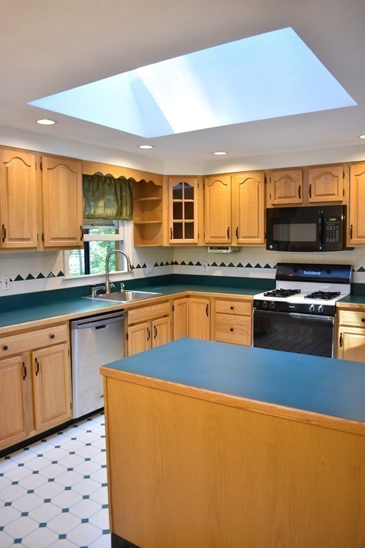 24 Ranlett Lane Billerica, MA 01821 - Photo 4 of 30 Gallery Image 4