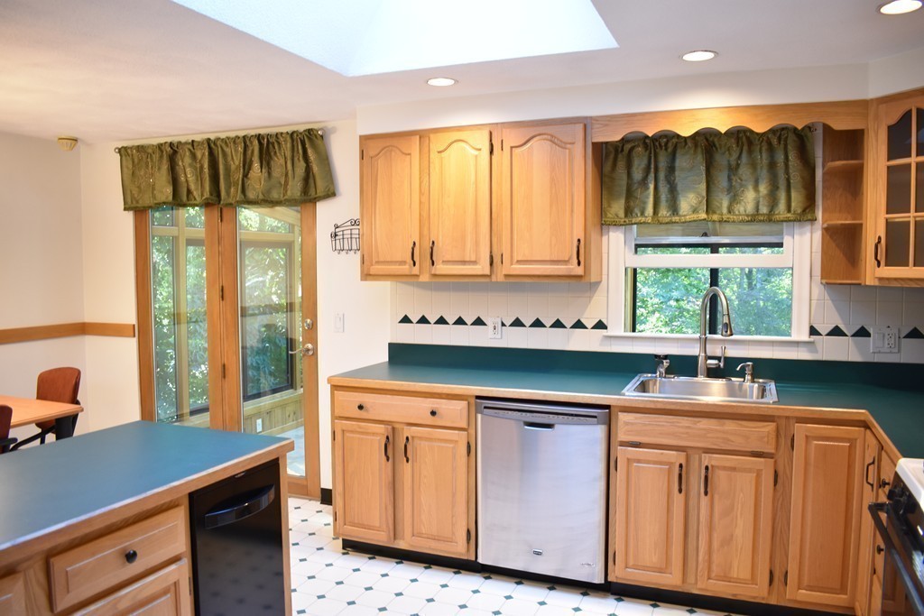 24 Ranlett Lane Billerica, MA 01821 - Photo 5 of 30 Gallery Image 5