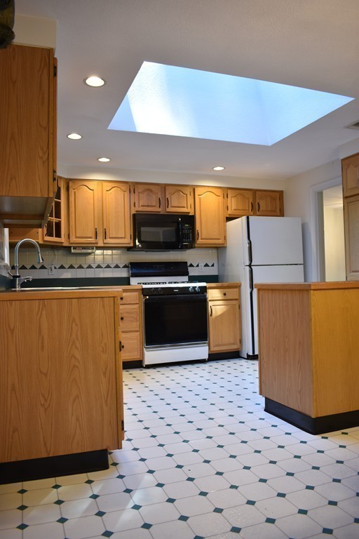 24 Ranlett Lane Billerica, MA 01821 - Photo 6 of 30 Gallery Image 6