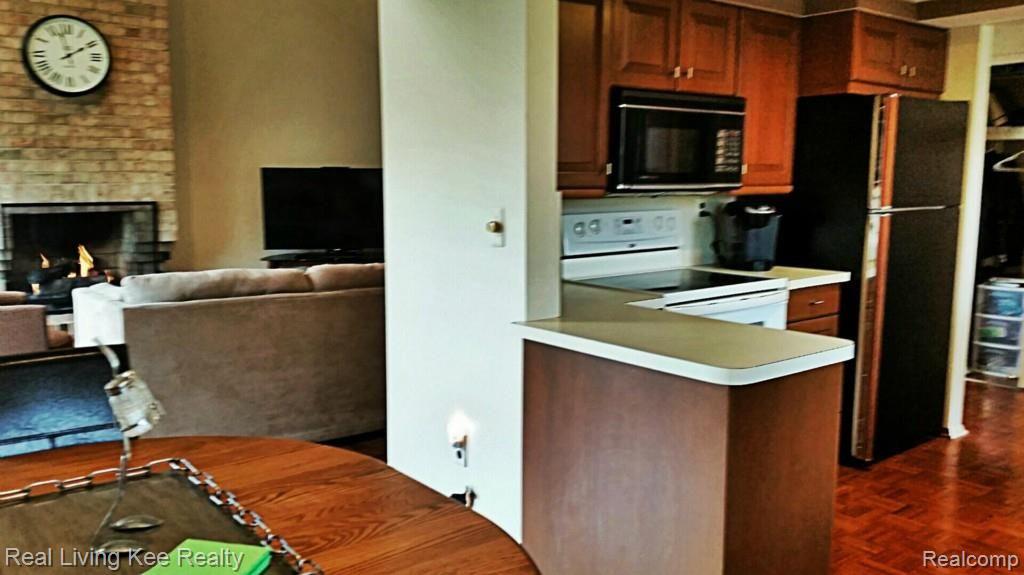 751 Oak Brook Ridge Drive Rochester, MI 48307 - Photo 9 of 20 2015-04-20_14.24