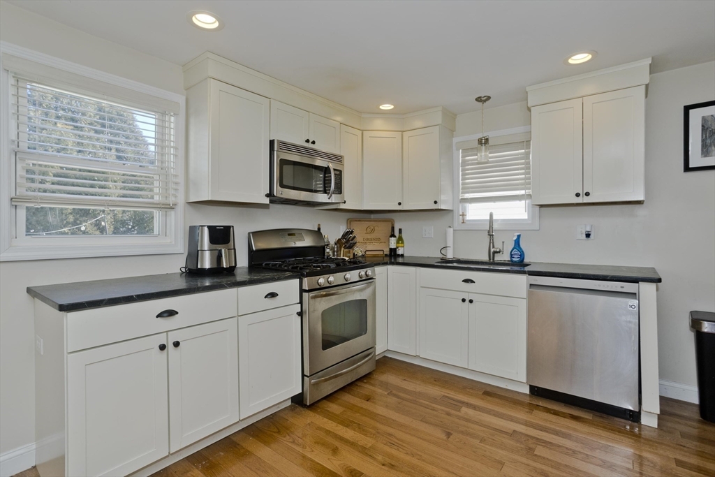 105 Oregon Street Springfield, MA 01118 - Photo 3 of 36 Gallery Image 3