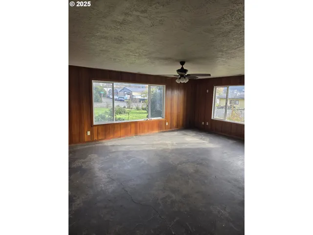 a view of an empty room with a fireplace