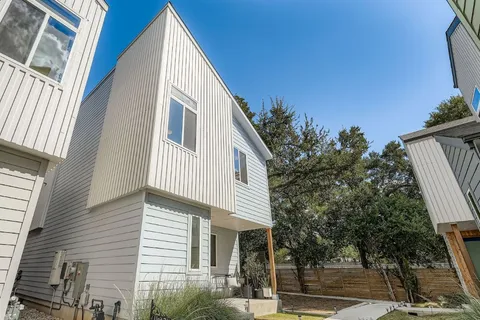 a view of house with a yard