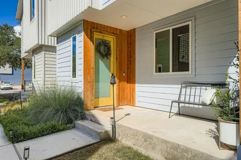 a house view with a outdoor space
