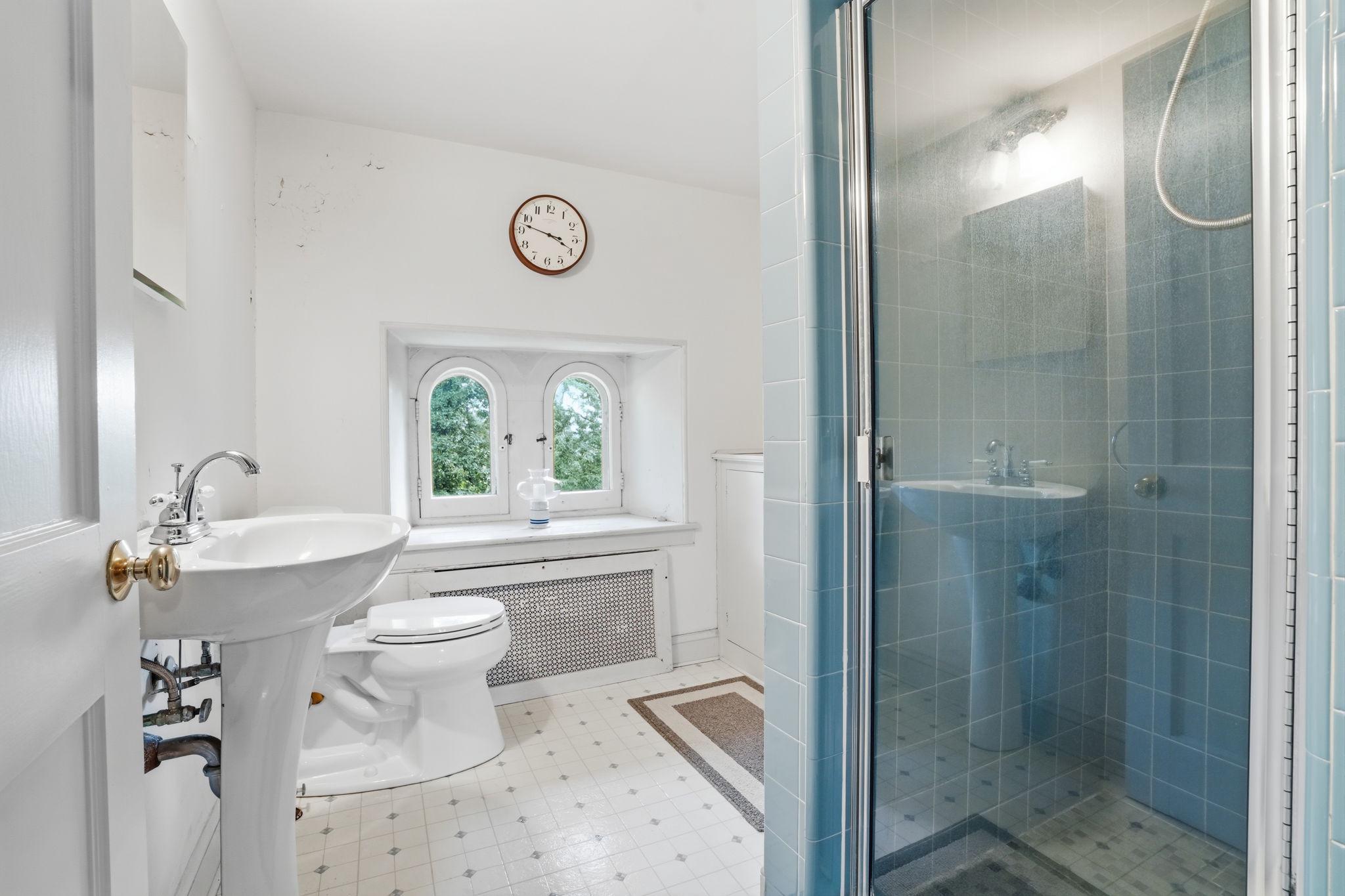 424 West Waverly Road Glenside, PA 19038 - Photo 44 of 75 3rd Floor Full Bath