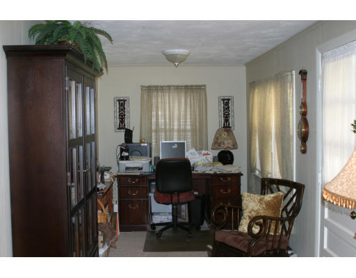 105 Hadley Street Springfield, MA 01118 - Photo 5 of 10 Gallery Image 5