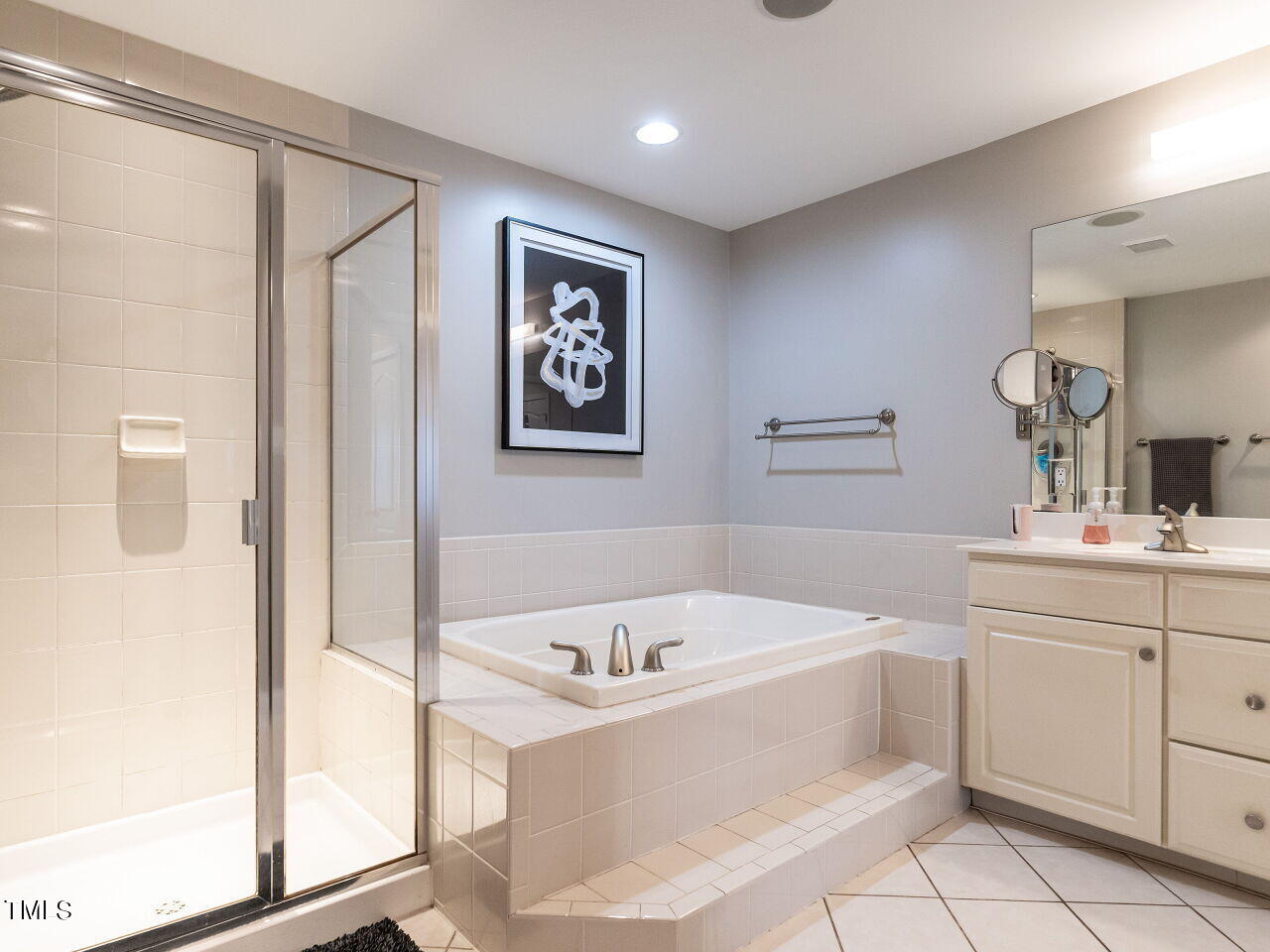 9505 Brookchase Drive Raleigh, NC 27617 - Photo 23 of 31 023-1280x960-primary-bath