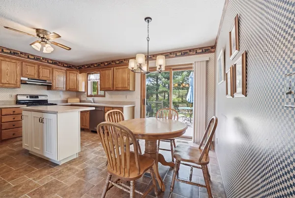 $300,000 | 405 Mississippi Drive, Dixon, IL 61021