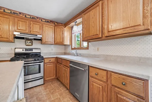 $300,000 | 405 Mississippi Drive, Dixon, IL 61021