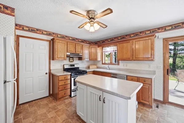 $300,000 | 405 Mississippi Drive, Dixon, IL 61021