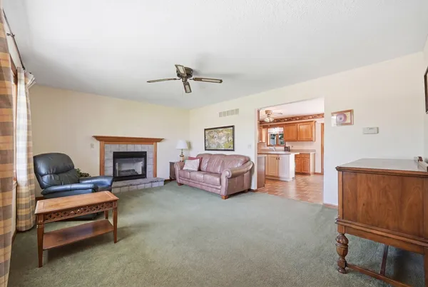 $300,000 | 405 Mississippi Drive, Dixon, IL 61021