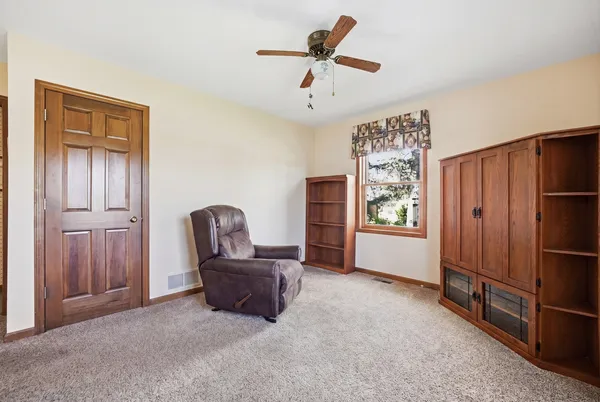 $300,000 | 405 Mississippi Drive, Dixon, IL 61021
