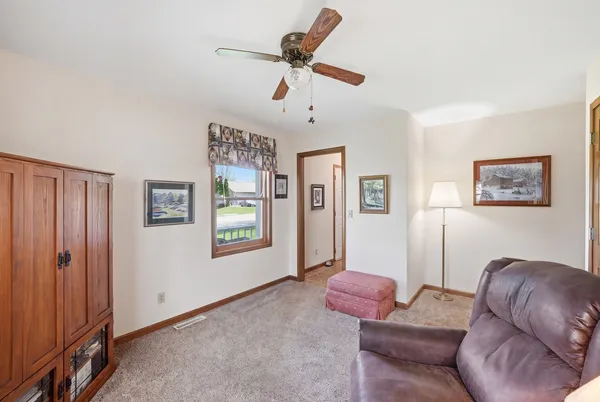 $300,000 | 405 Mississippi Drive, Dixon, IL 61021