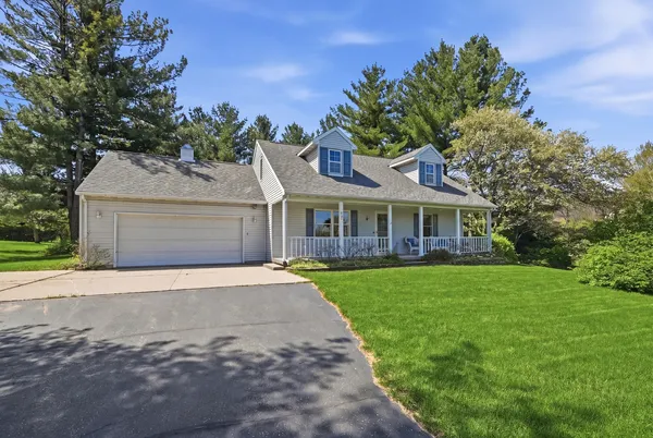 $300,000 | 405 Mississippi Drive, Dixon, IL 61021