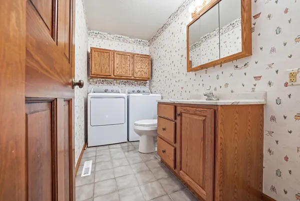 $300,000 | 405 Mississippi Drive, Dixon, IL 61021