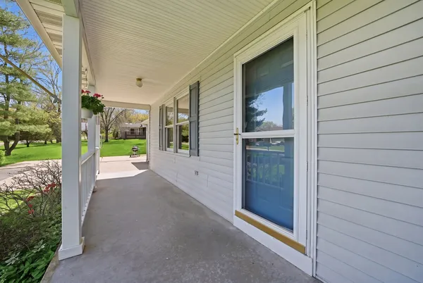 $300,000 | 405 Mississippi Drive, Dixon, IL 61021
