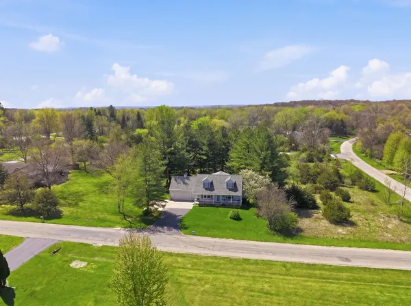 $300,000 | 405 Mississippi Drive, Dixon, IL 61021