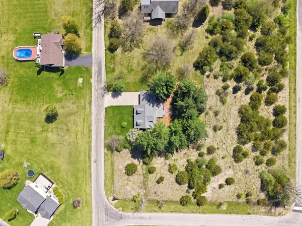 $300,000 | 405 Mississippi Drive, Dixon, IL 61021