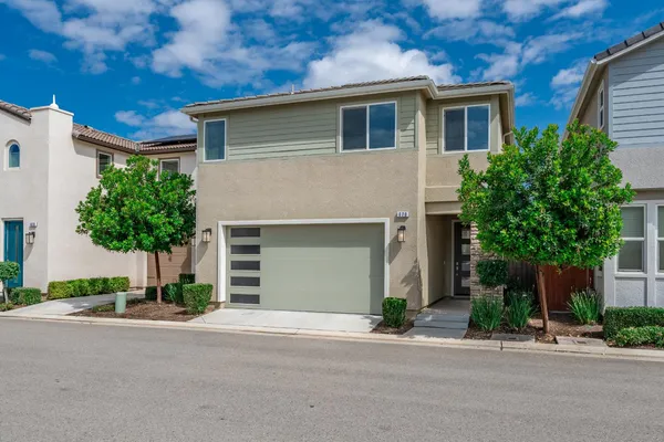 $450,000 | 479 Farmhouse Lane, Clovis, CA 93619