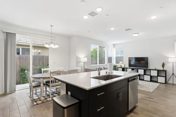 $450,000 | 479 Farmhouse Lane, Clovis, CA 93619