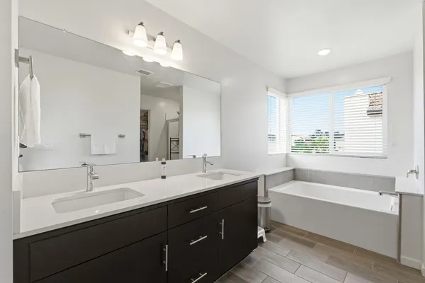 $450,000 | 479 Farmhouse Lane, Clovis, CA 93619