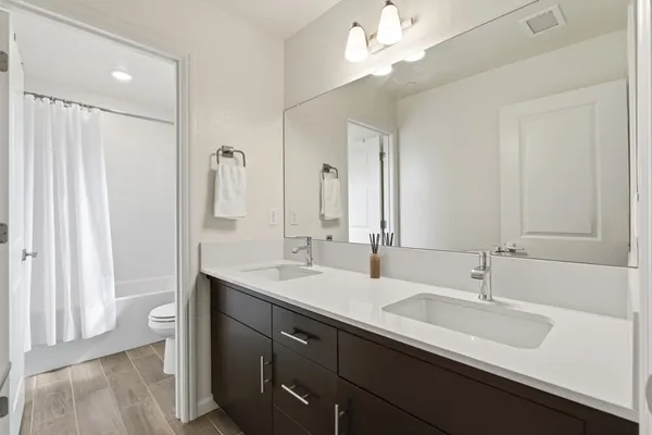 $450,000 | 479 Farmhouse Lane, Clovis, CA 93619