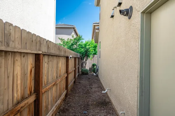 $450,000 | 479 Farmhouse Lane, Clovis, CA 93619