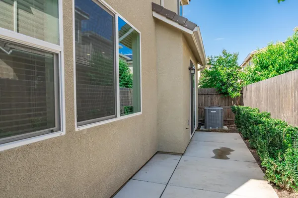 $450,000 | 479 Farmhouse Lane, Clovis, CA 93619
