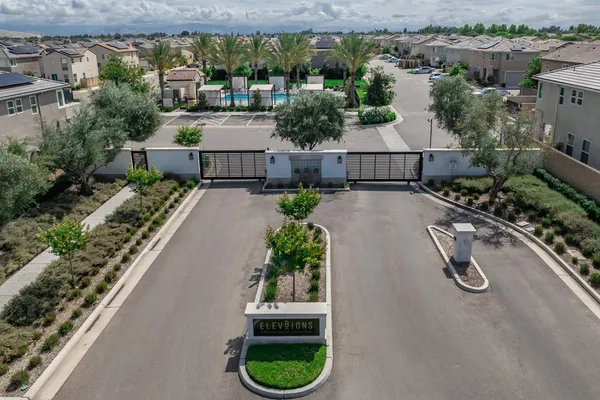 $450,000 | 479 Farmhouse Lane, Clovis, CA 93619