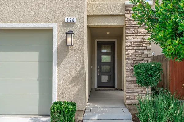 $450,000 | 479 Farmhouse Lane, Clovis, CA 93619