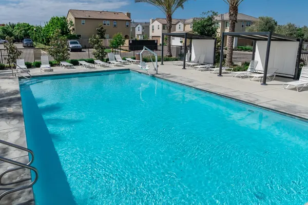 $450,000 | 479 Farmhouse Lane, Clovis, CA 93619