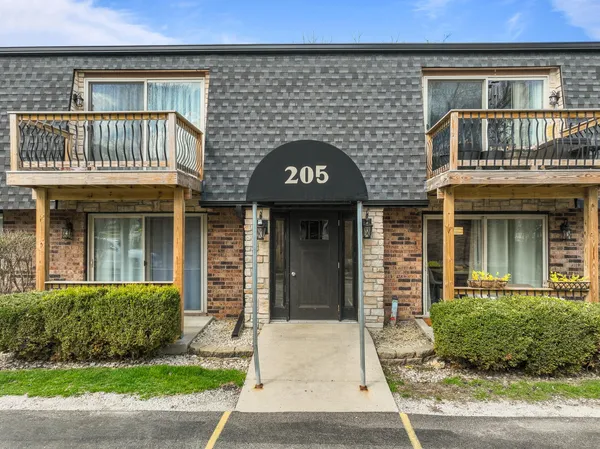 $200,000 | 205 Williams Street, Unit 7, Williams Bay, WI 53191