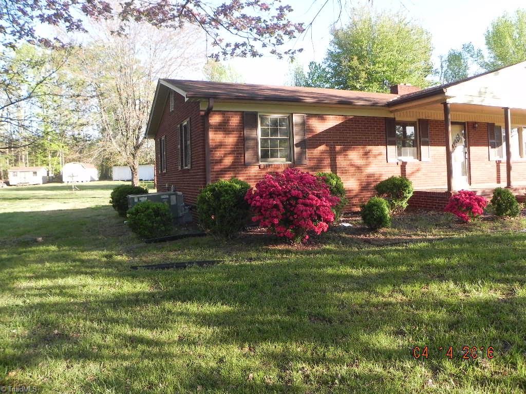 1039 Pine Top Road Lexington, NC 27295 - Photo 3 of 16 Gallery Image 3