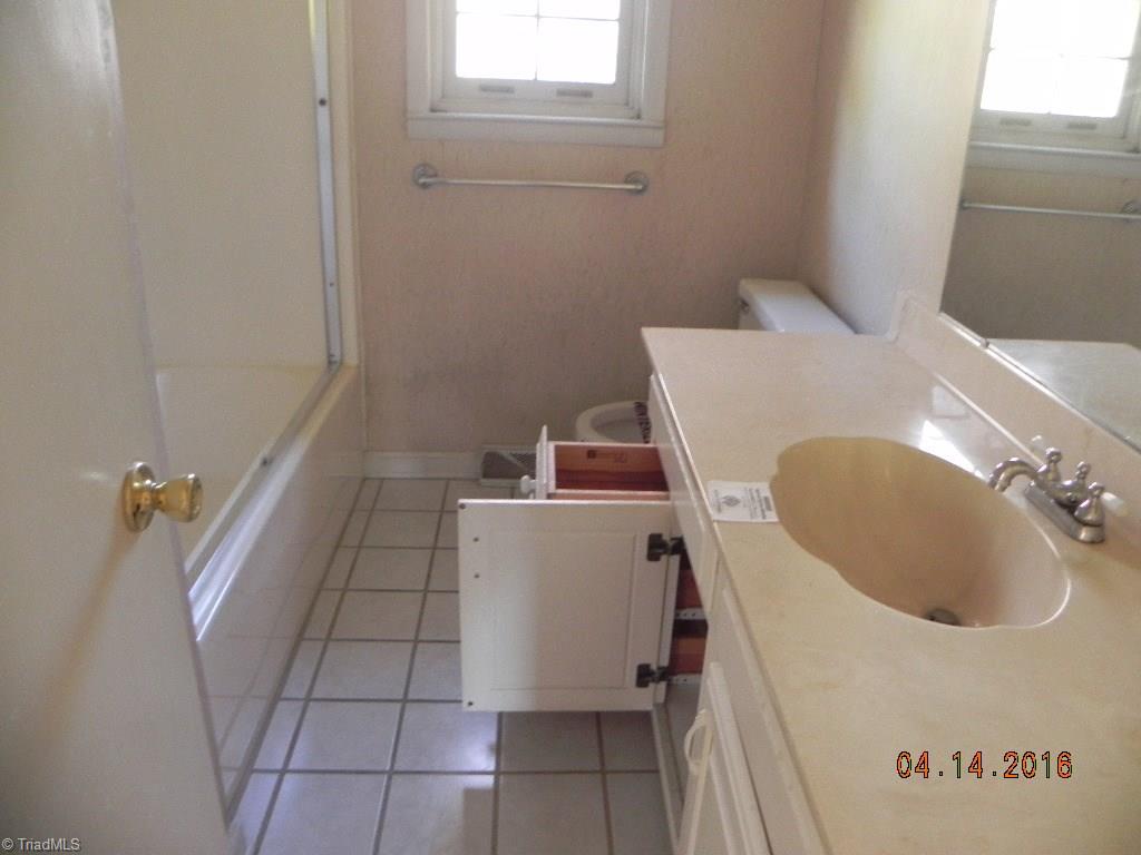 1039 Pine Top Road Lexington, NC 27295 - Photo 5 of 16 Gallery Image 5