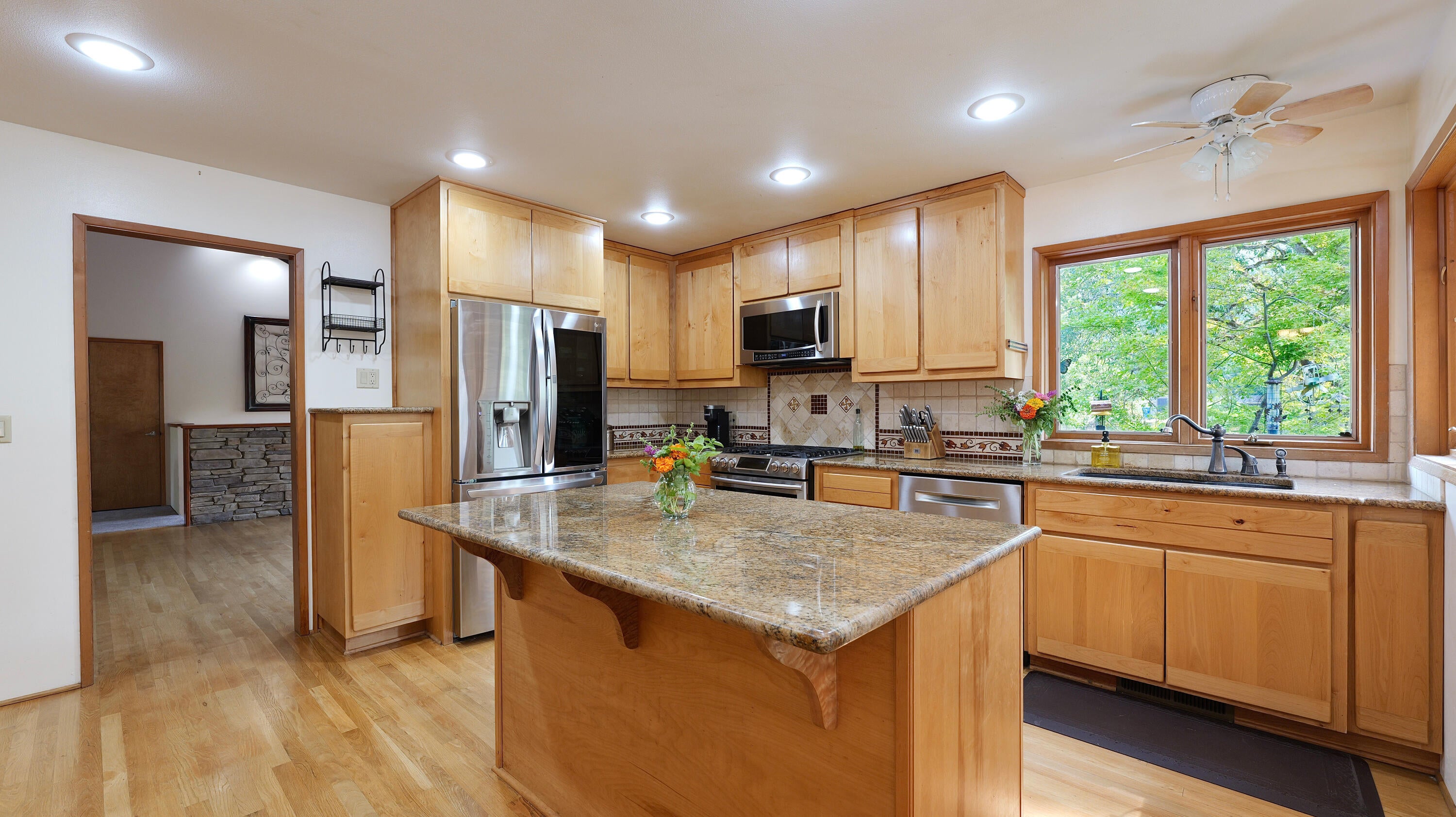 975 Old Ferry Road Shady Cove, OR 97539 - Photo 19 of 100 Kitchen