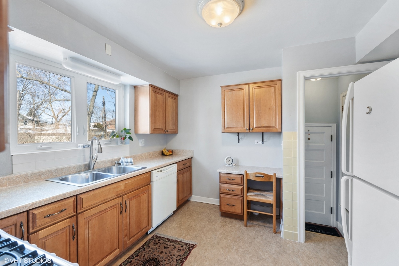 356 Herrick Road Riverside, IL 60546 - Photo 9 of 26 a room with a chair and a sink