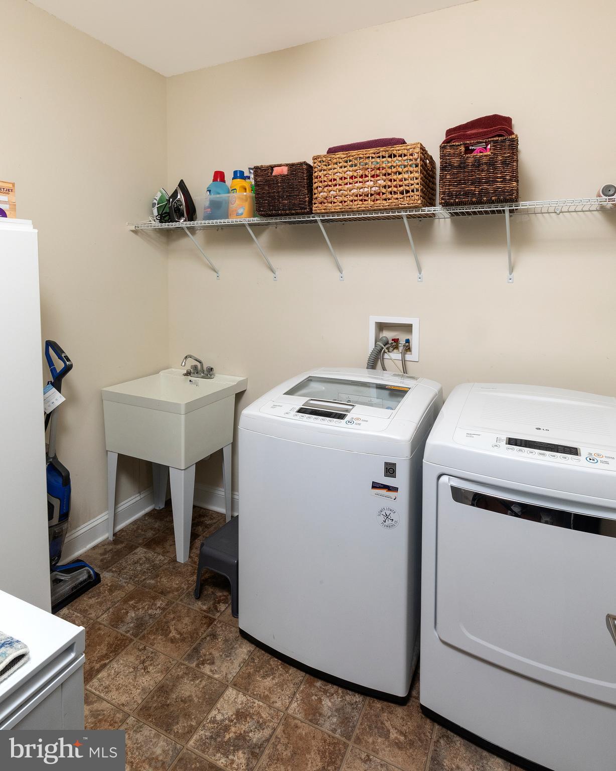 30441 Half Shell Road Milton, DE 19968 - Photo 55 of 70 Laundry with utility sink