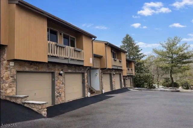 $379,500 | 10 Larkin Circle, Unit 10, West Orange, NJ 07052