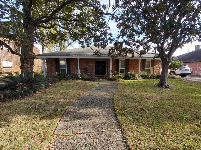 $380,000 | 8805 Hermitage Place, River Ridge, LA 70123