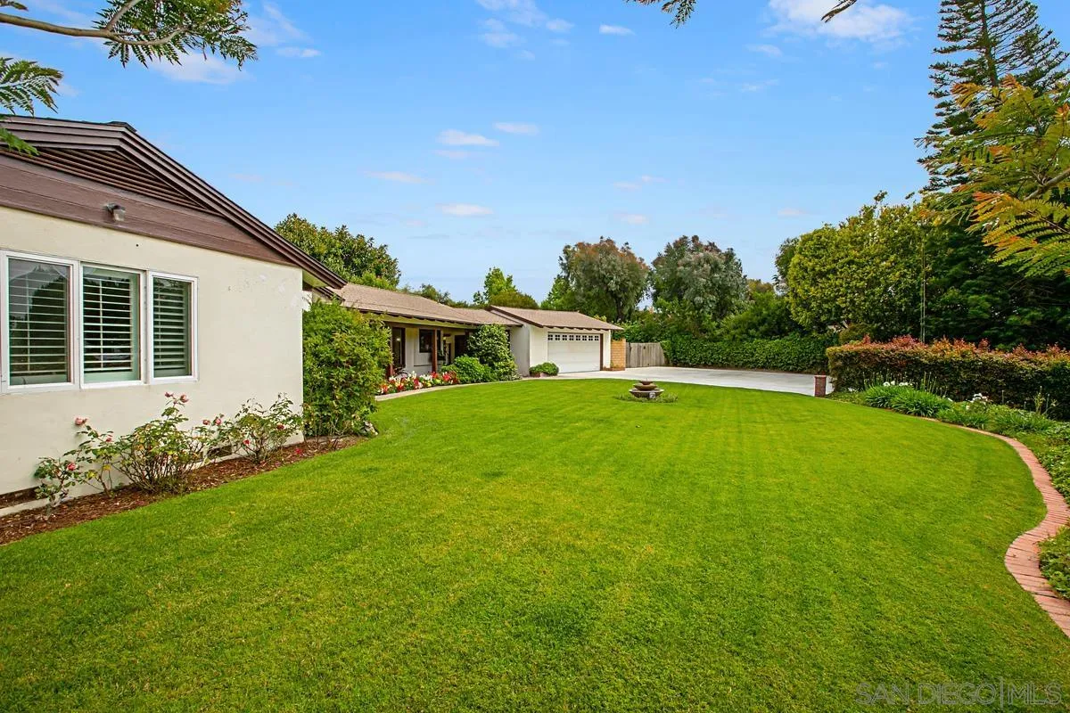 1465 Rodeo Drive La Jolla, CA 92037 - Photo 6 of 24 a front view of house with yard