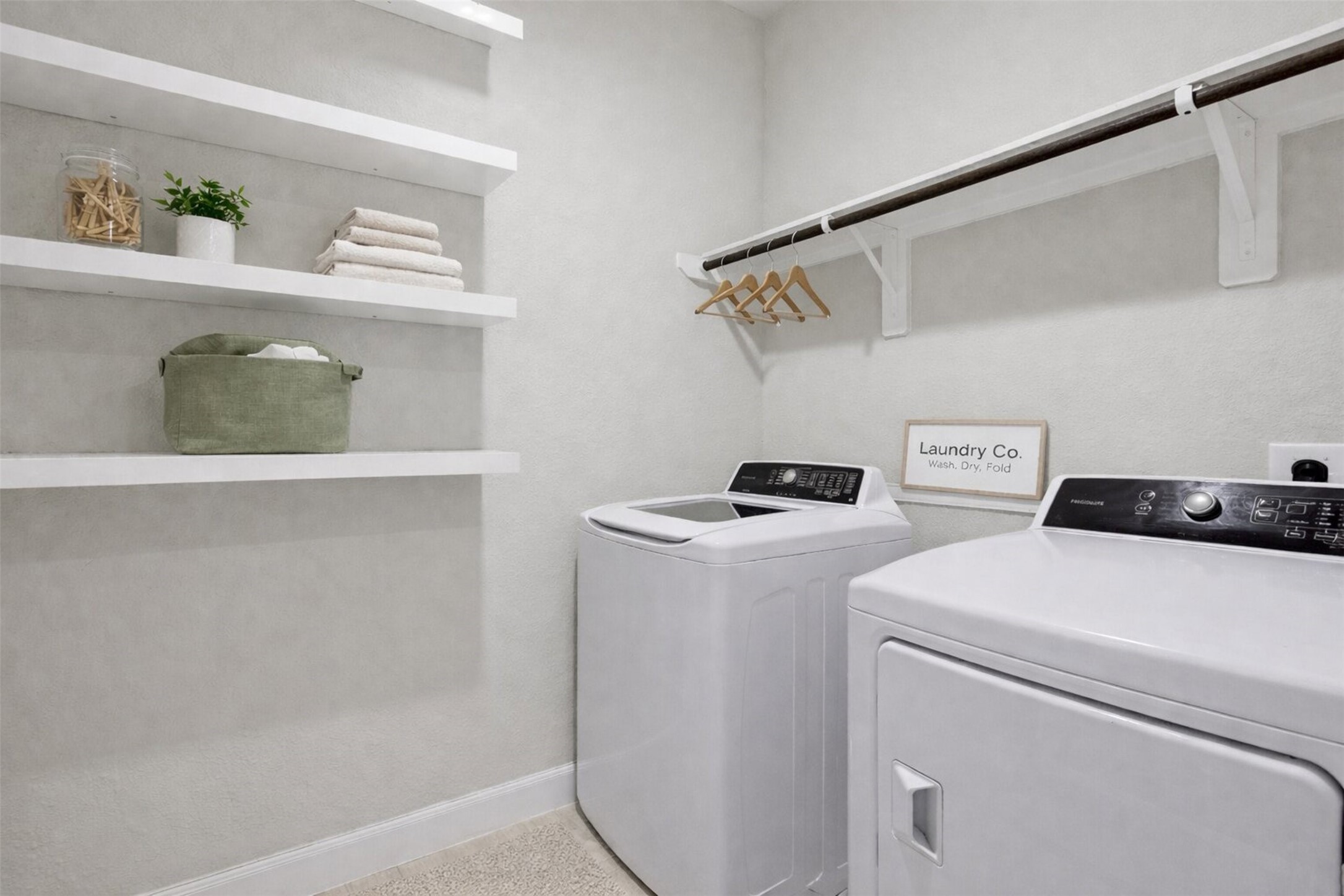5803 Metaphor Way Rosenberg, TX 77469 - Photo 29 of 32 Laundry Room