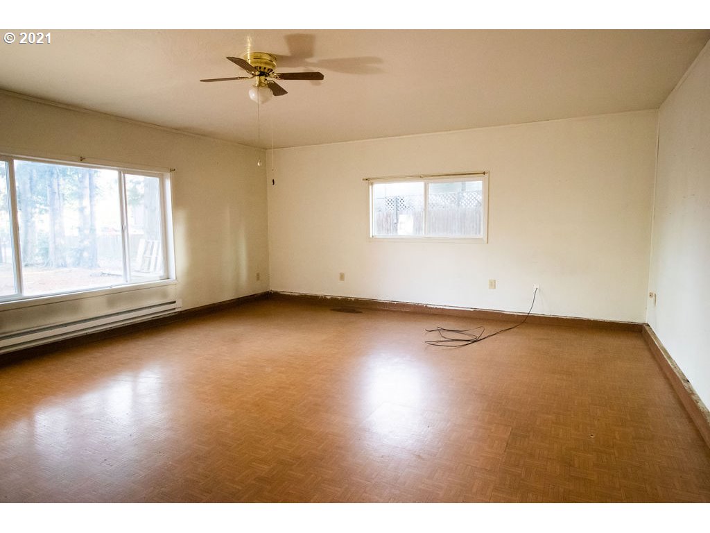 2196 Devos Street Eugene, OR 97402 - Photo 17 of 25 Gallery Image 17